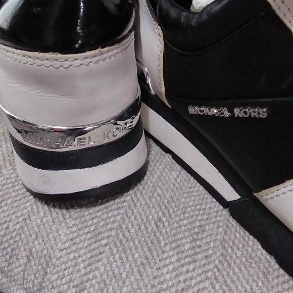 MICHAEL Michael Kors leather black and white  Allie Trainer size 6M - Picture 7 of 14